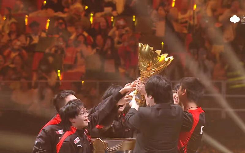 RNG教练：虽然进季后赛的机会不大 但大家没有放弃 这就是电竞精神